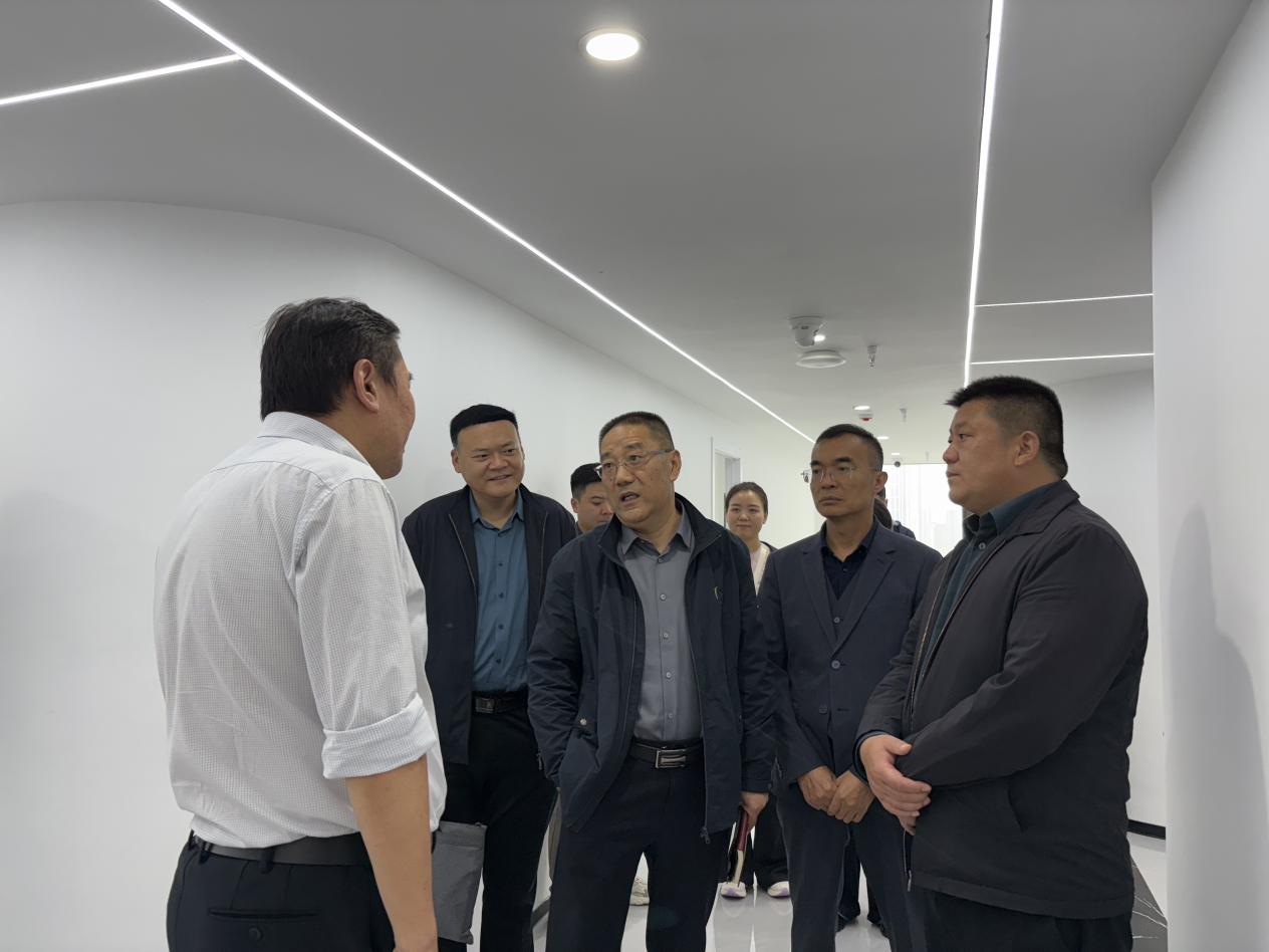 政校企三方聯(lián)動(dòng) 協(xié)同育人開新篇——中原區(qū)組織部攜手鄭州職業(yè)技術(shù)學(xué)院開展網(wǎng)絡(luò)技術(shù)服務(wù)合作洽談